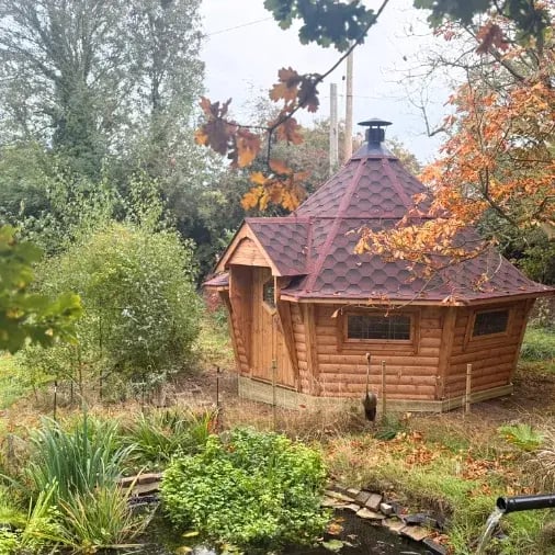 barbecuing hut