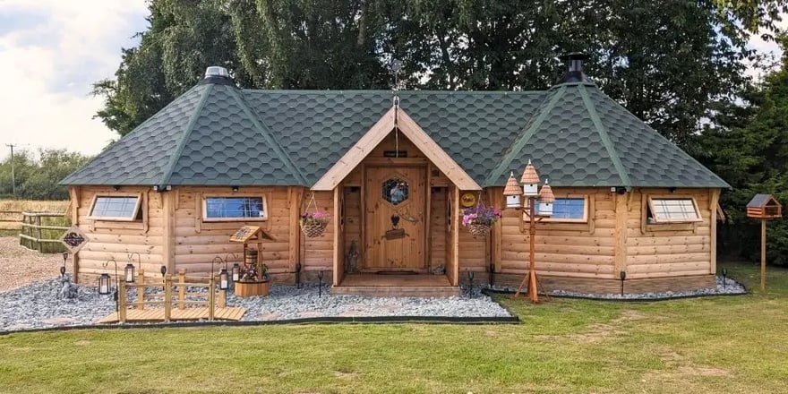 garden pub with lord of the rings themed interior