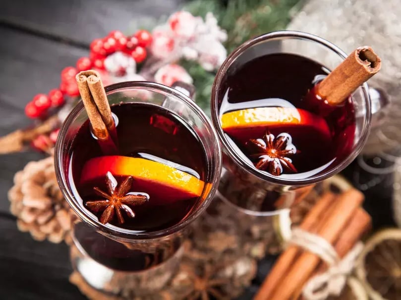 glasses of mulled wine with cinnamon sticks and star anise