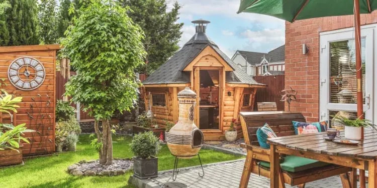 small bbq cabin in compact urban garden space