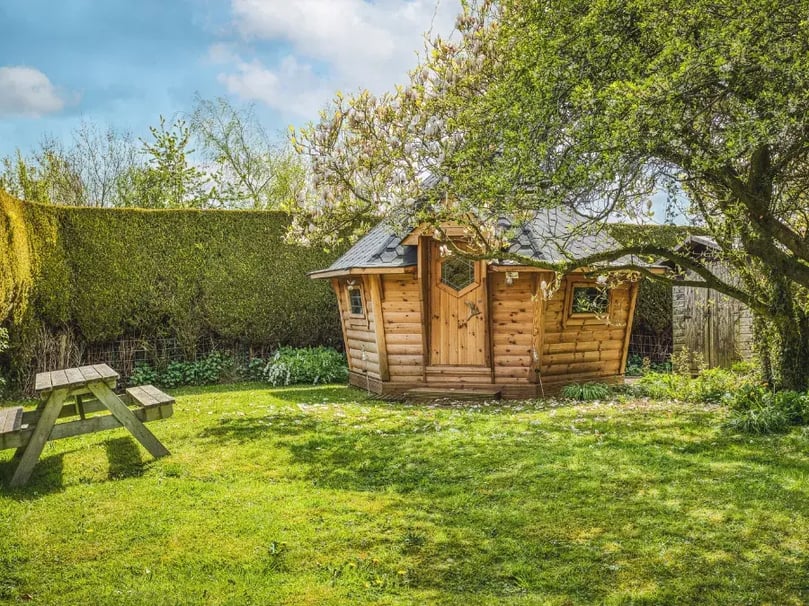 Exterior of 10m² Arctic Cabins BBQ Hut with black roof