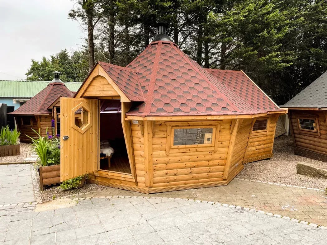 large bbq cabin bar on show
