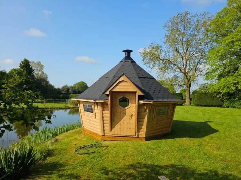 Outside of a 14m² Hobbit Hut BBQ