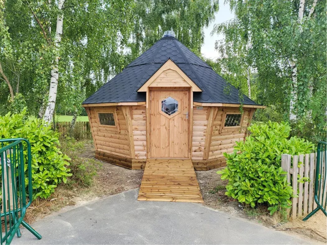 large cabin with ramp