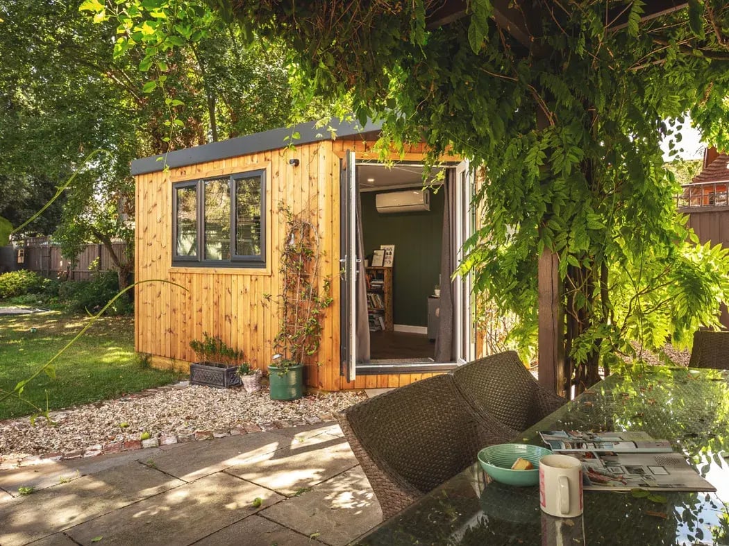 corner garden cabin for office